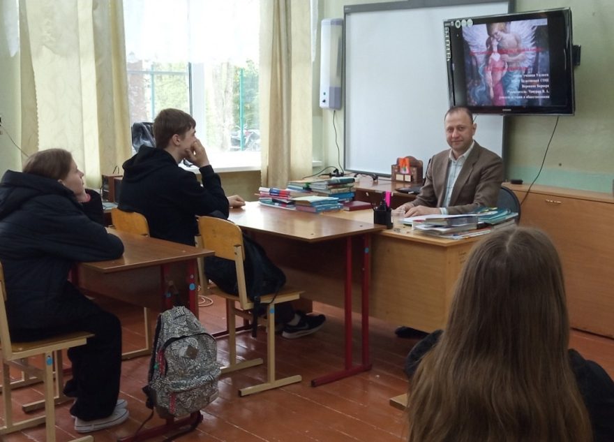 «Билет в будущее»: более 2200 педагогов Тверской области помогают школьникам с профориентацией