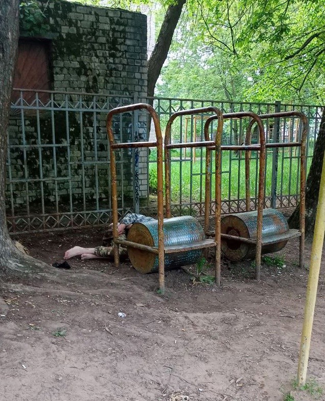 Жителя Твери нашли в канаве с травмой головы  