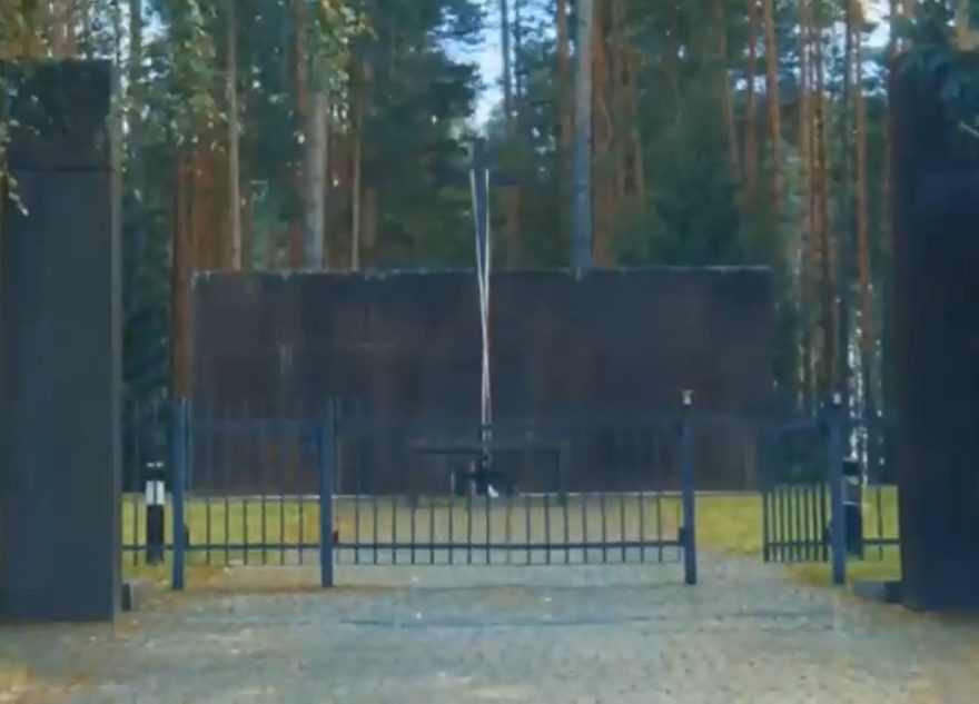 Польша направила России ноту из-за демонтированных барельефов на мемориале в Тверской области