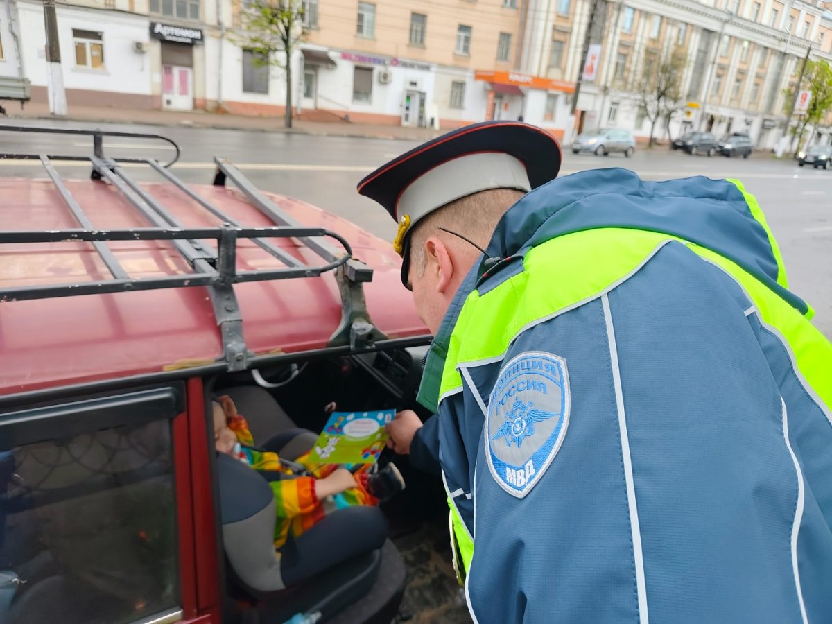 Сотрудники Госавтоинспекции провели в Твери рейд «Детское кресло»
