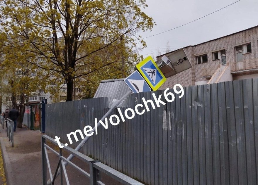 На детский сад в Тверской области падает столб падает столб