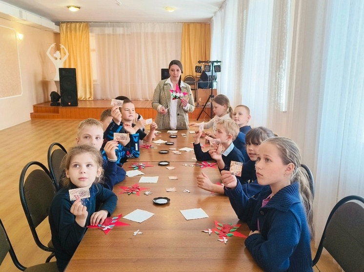 Дети из Оленино Тверской области сделали открытки для ветеранов войны