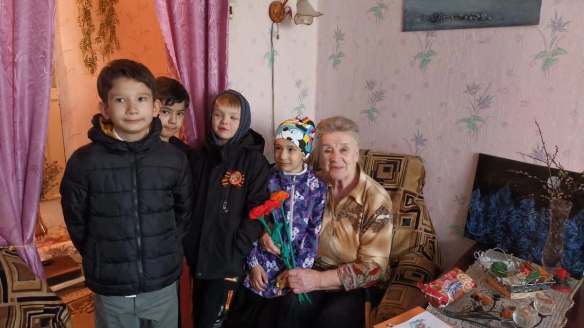 В преддверии Дня Победы школьники Лихославльского округа подарили больше 1000 открыток