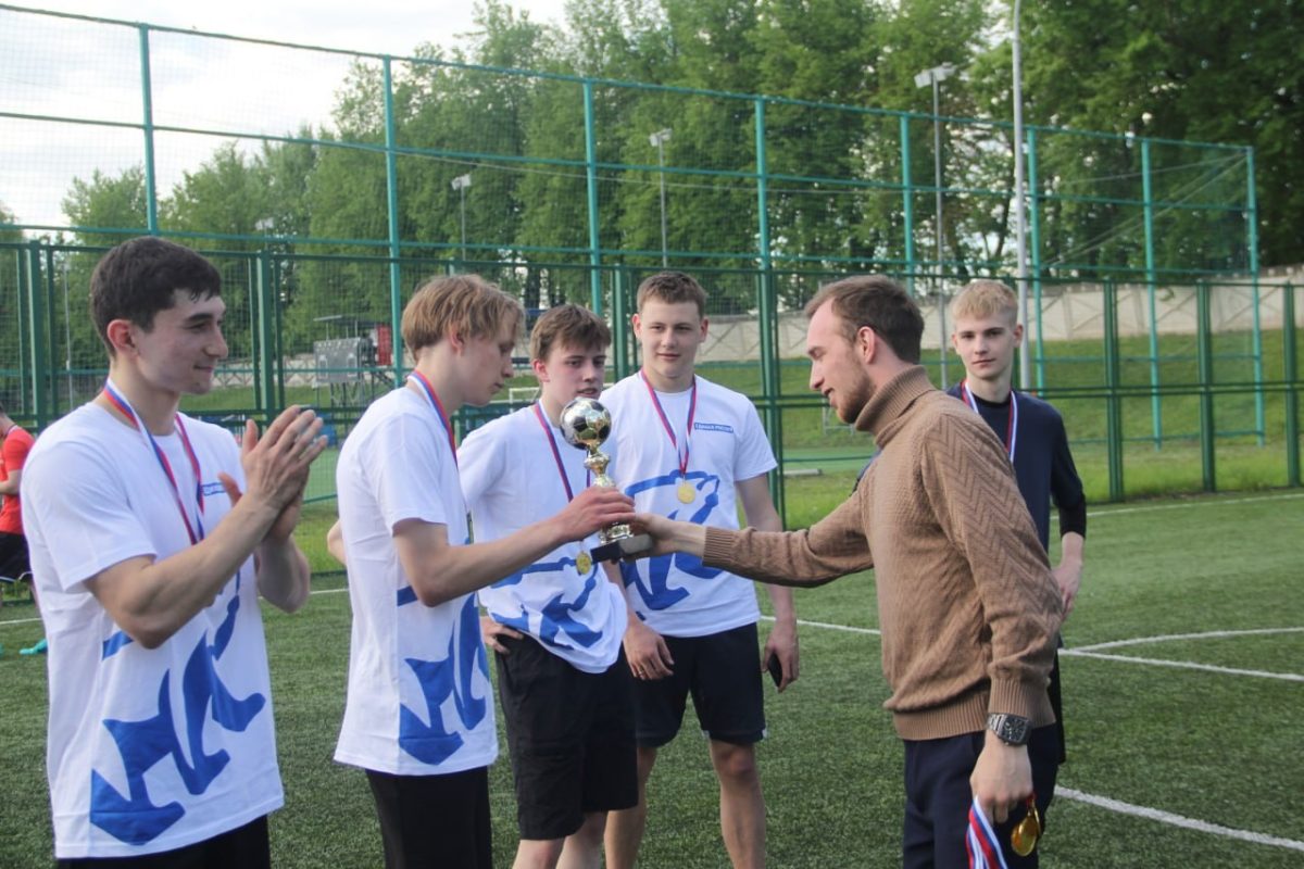 «Единая Россия» объединяет молодежь на футбольном поле