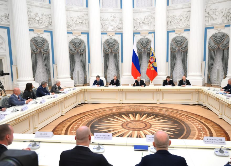 Президент России Владимир Путин провел встречу с российскими предпринимателями встреча