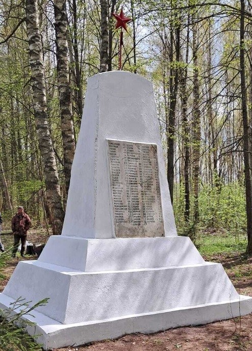 В Калязинском округе привели в порядок обелиск павшим воинам