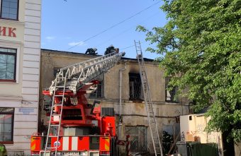 Пожарные потушили загоревшуюся в центре Твери заброшку пожар