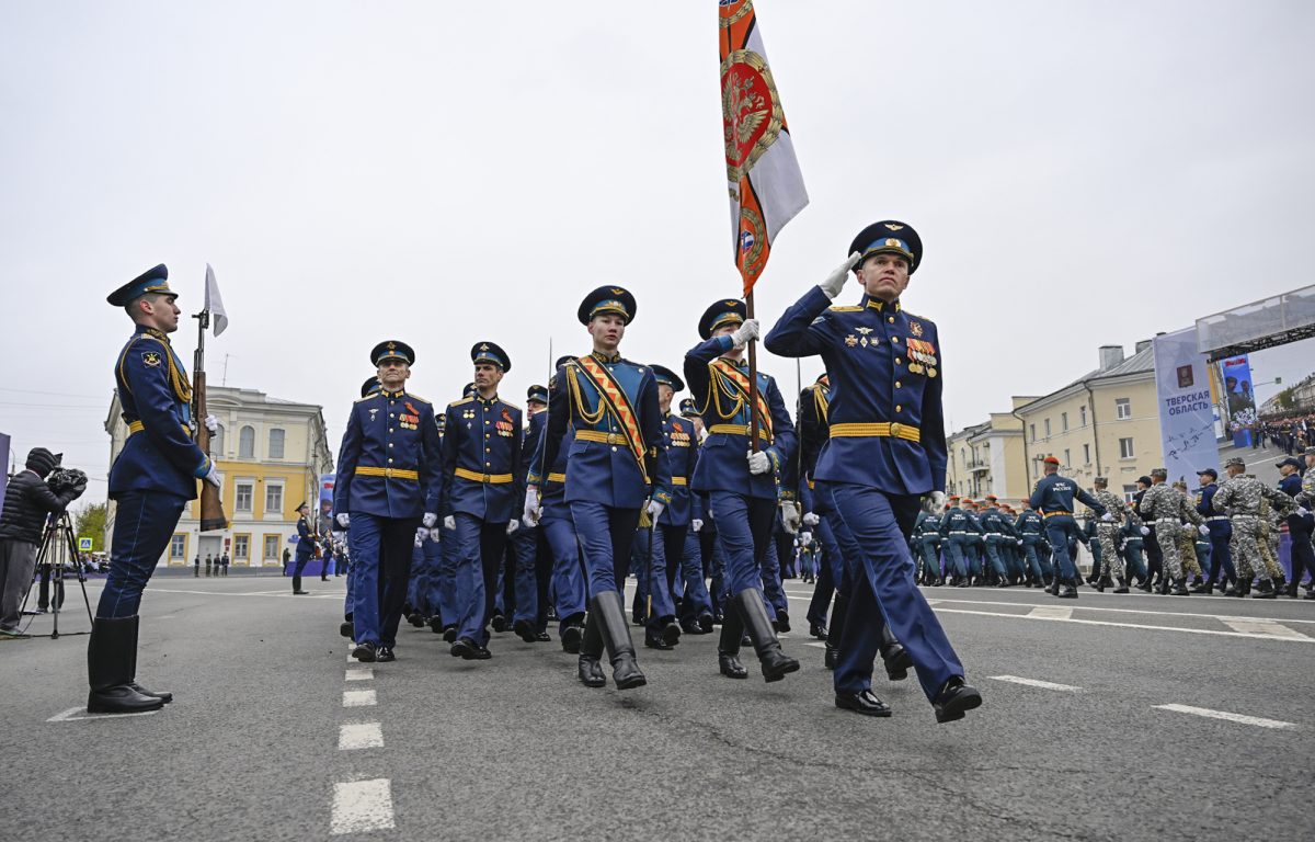В Твери состоялось торжественное прохождение войск в честь 80-летия Великой Победы          