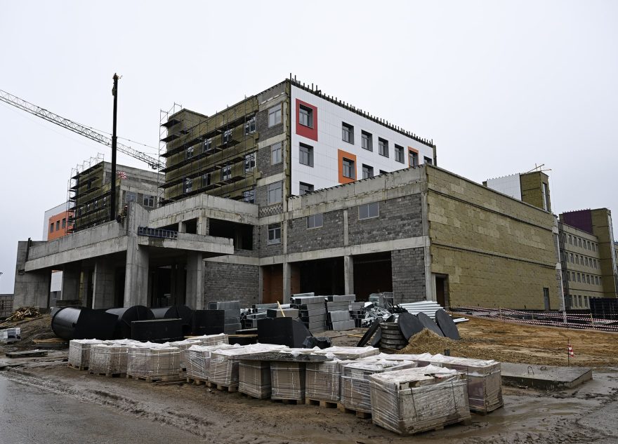 Больше 250 человек задействовано в строительстве ДОКБ в Твери