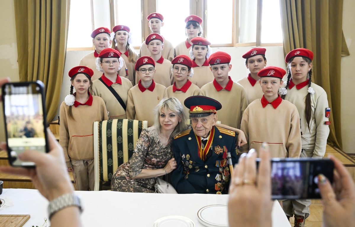 Губернатор Игорь Руденя наградил победителей регионального этапа конкурса «Семья года»