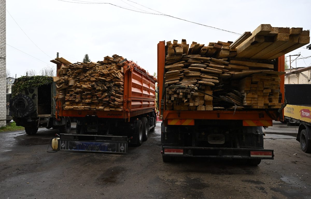 Автомобили, пиломатериалы и вещи: Тверская область направила в зону СВО гуманитарные грузы
