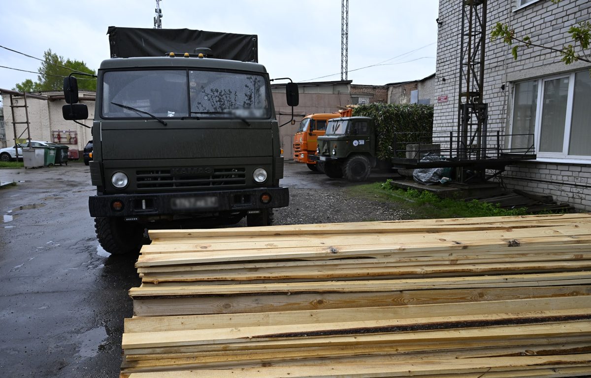 Автомобили, пиломатериалы и вещи: Тверская область направила в зону СВО гуманитарные грузы