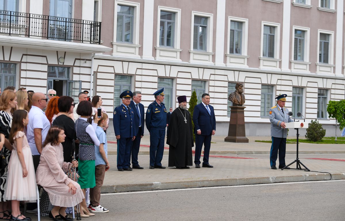 Для выпускников Тверского суворовского училища прозвучал последний звонок