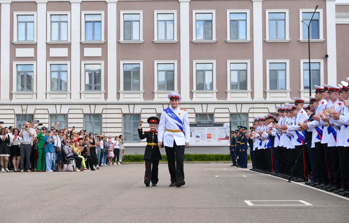 Для выпускников Тверского суворовского училища прозвучал последний звонок