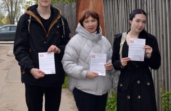 В Торопце провели уличную акцию «Терроризм - угроза обществу»