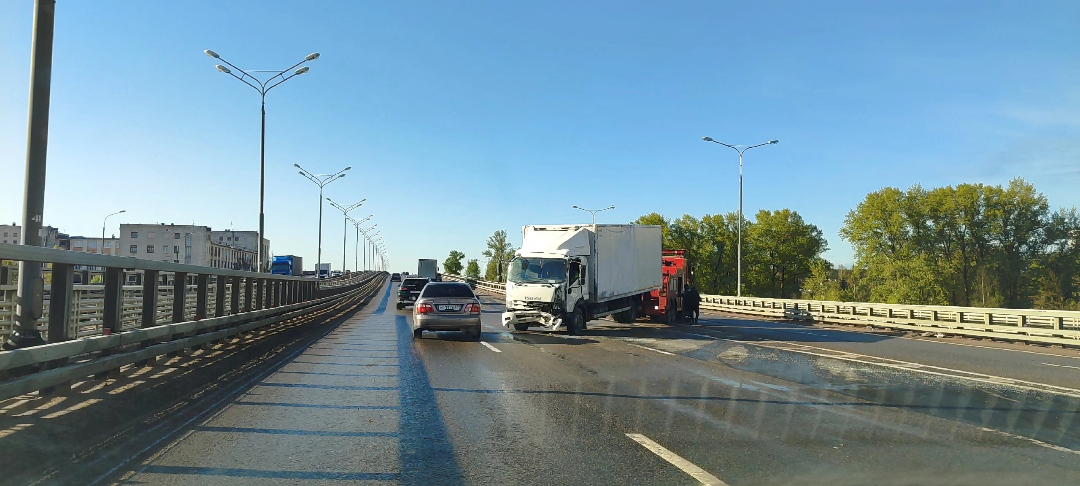 В Твери из-за перекрытой полосы собралась пробка на Мигаловском мосту