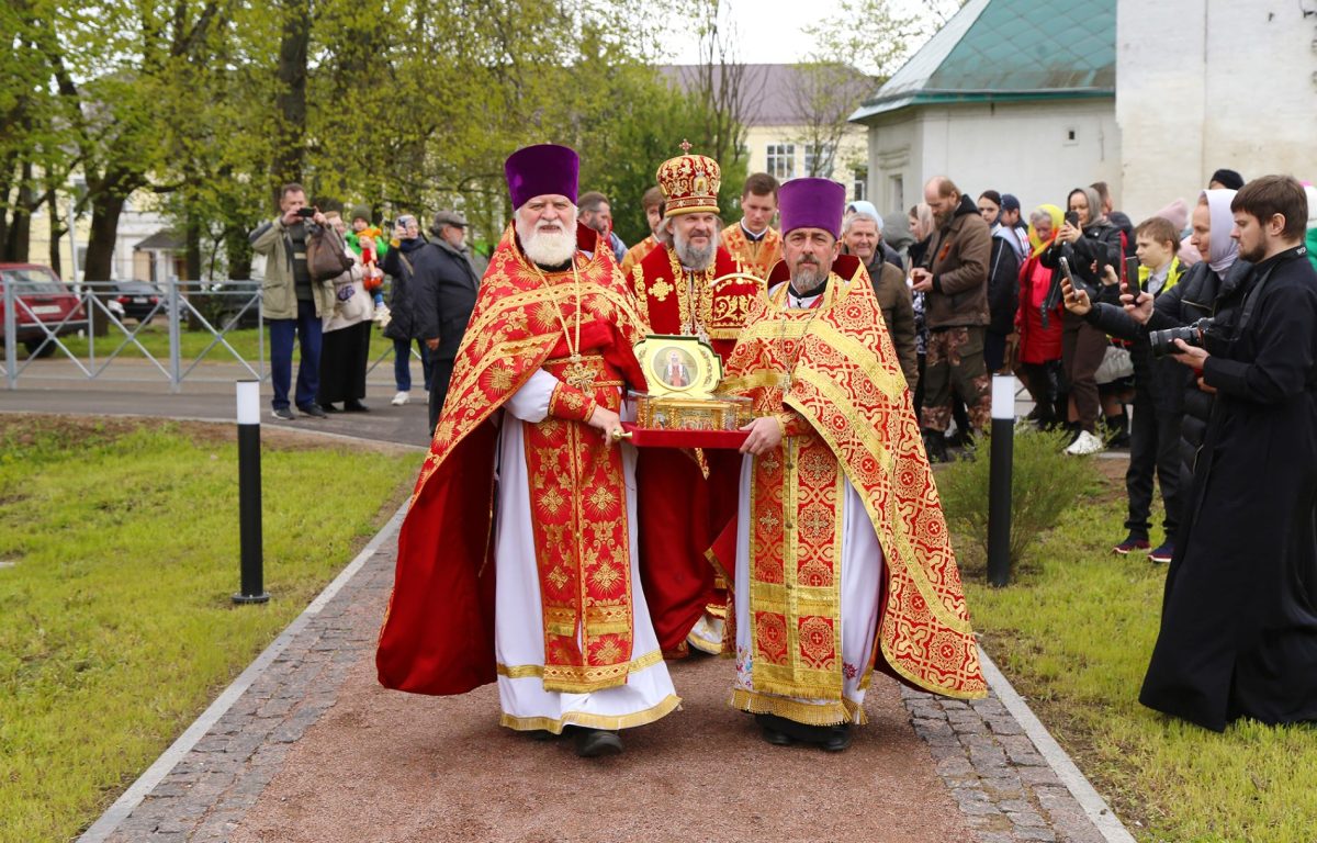 В Тверскую область прибыл ковчег с частицей мощей Патриарха Московского и всея России Тихона