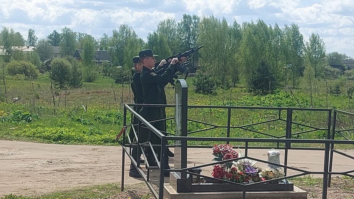 В Тверской области проводили в последний путь капитана Дмитрия Павлова