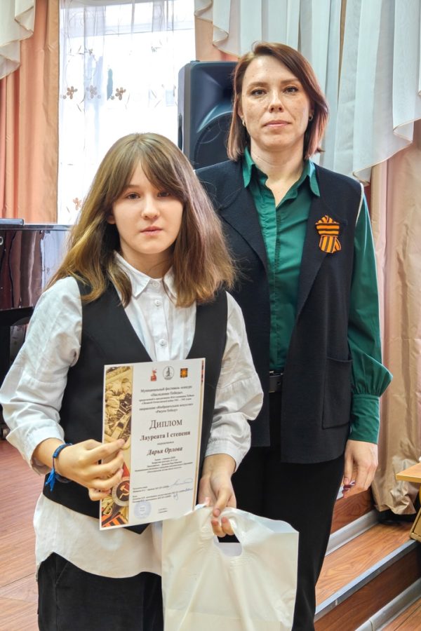 В Лихославльском округе наградили победителей конкурсов «Рисуем Победу» и «Поем Победу»