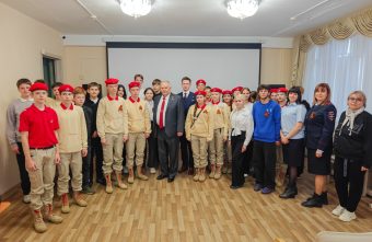 В Лихославле школьники встретились с лётчиком-космонавтом и руководителем поискового отряда В Лихославле школьники встретились с лётчиком-космонавтом и руководителем поискового отряда