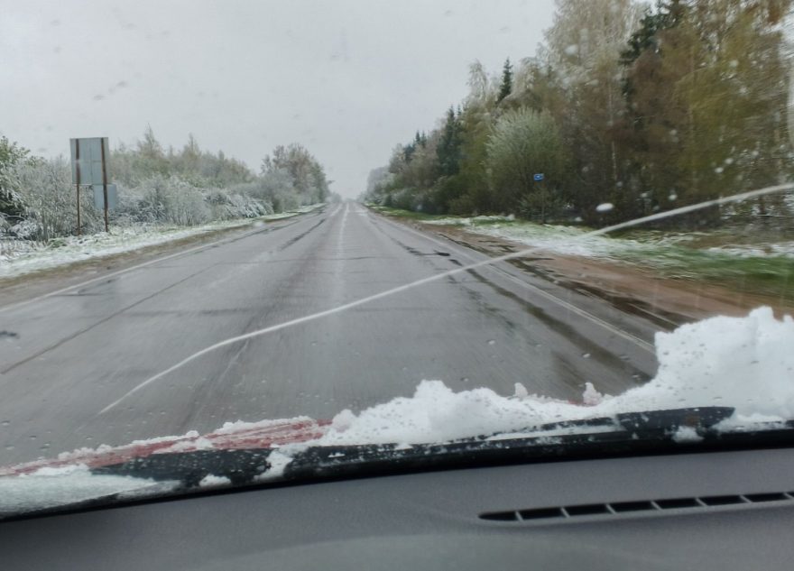Жители Тверской области делятся фотографиями "майской зимы"