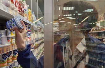 Активисты «Единой России» проверили качество товаров в продуктовых магазинах Активисты «Единой России» проверили качество товаров в продуктовых магазинах