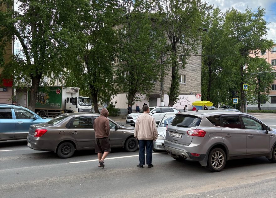 Из-за массовой аварии в Твери образовалась крупная пробка пробка