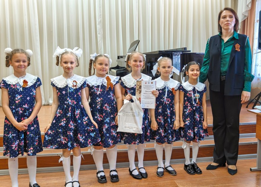 В Лихославльском округе наградили победителей конкурсов «Рисуем Победу» и «Поем Победу»