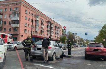 В Твери "БМВ" вылетела на тротуар