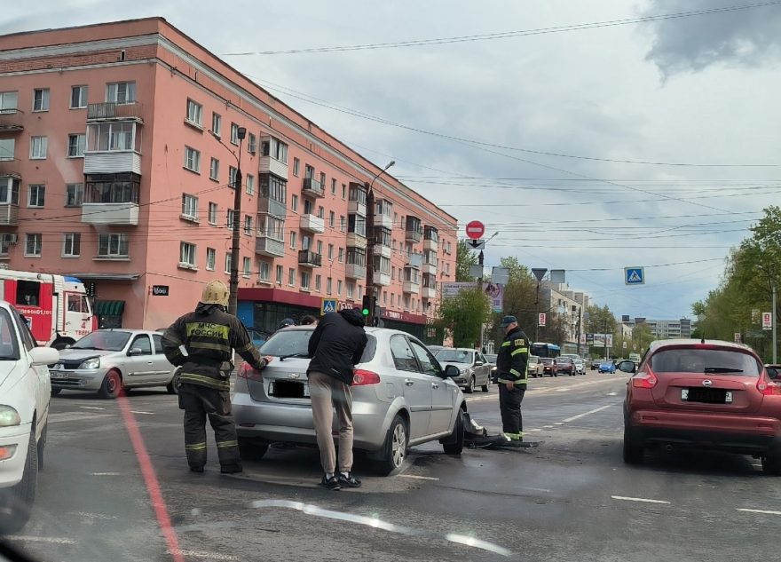 В Твери "БМВ" вылетела на тротуар