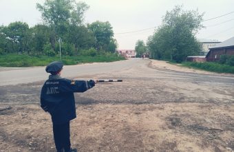 В Твери малолетний инспектор ДПС вторую неделю следит за порядком на дороге инспектор