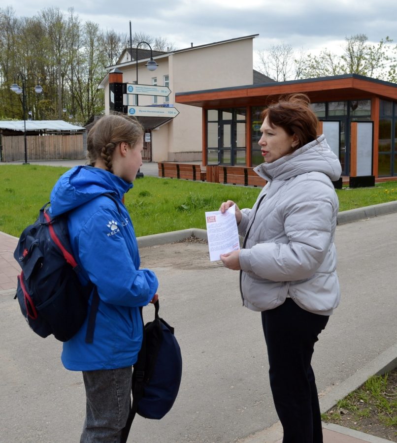 В Торопце провели уличную акцию «Терроризм - угроза обществу»