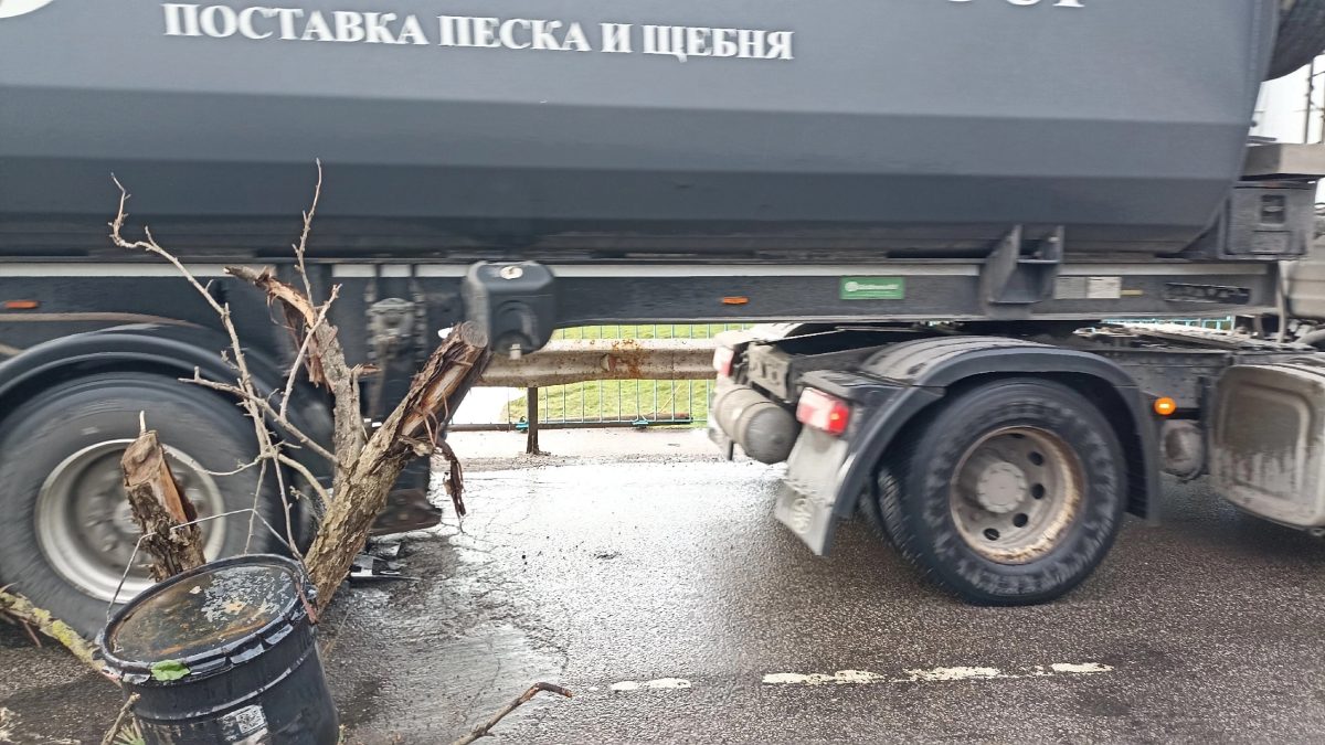 В Тверской области образовался провал на мосту