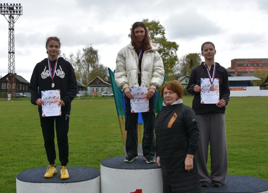 В Вышнем Волочке провели легкоатлетическую эстафету ко Дню Победы