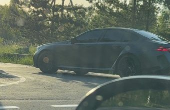 Жители поселка в Тверской области пожаловались на странный автомобиль Жители поселка в Тверской области пожаловались на странный автомобиль