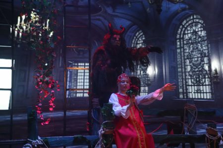 Детям участников СВО и из многодетных семей показали мюзикл в театре «Премьер»