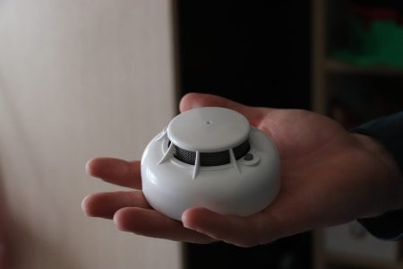 Больше 57 тысяч пожарных извещателей установили в домах семей Тверской области Больше 57 тысяч пожарных извещателей установили в домах семей Тверской области