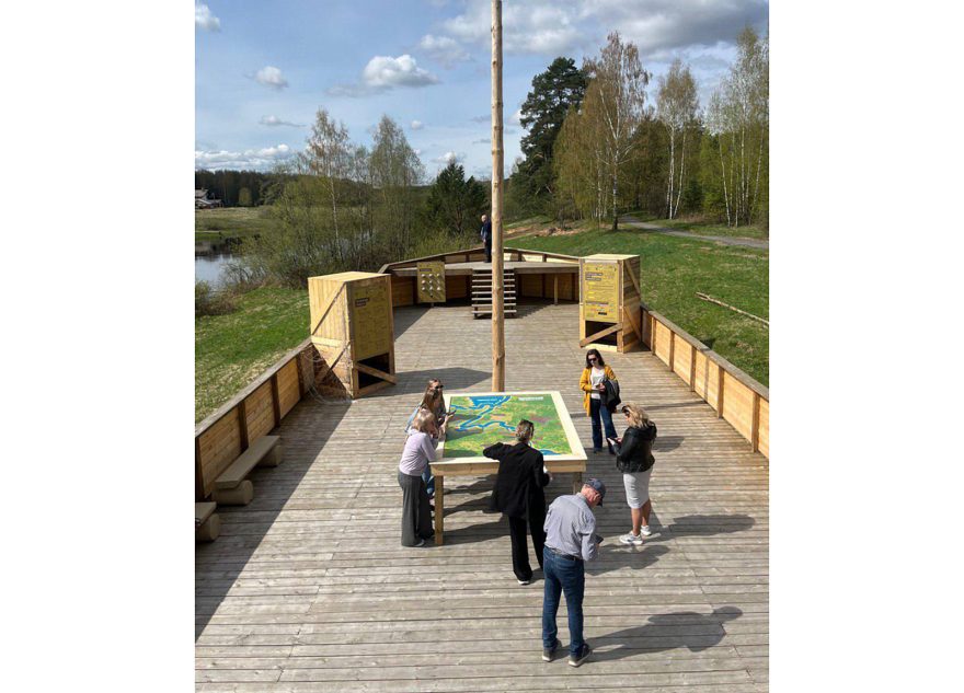 Арт-объект "Тверская барка" показали посетителям глэмпинга