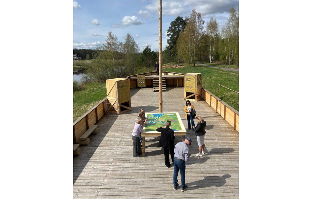 Арт-объект "Тверская барка" показали посетителям глэмпинга