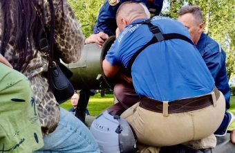 В Твери маленький мальчик застрял в танке В Твери маленький мальчик застрял в танке