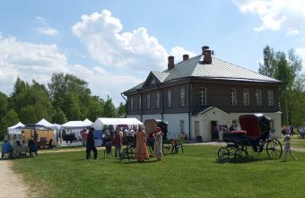 «Сиреневое Домотканово» в Тверской области: творческий праздник в исторической усадьбе усадьба