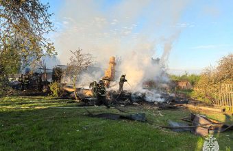 В Тверской области из-за проводки полностью сгорел дом В Тверской области из-за проводки полностью сгорел дом