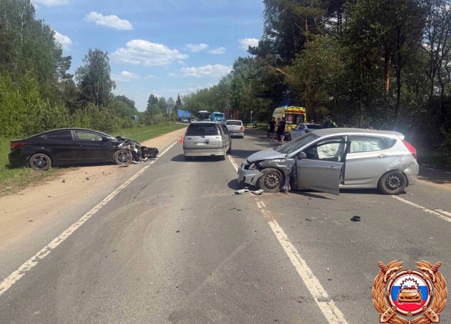 В Твери два "Хендая" не поделили дорогу