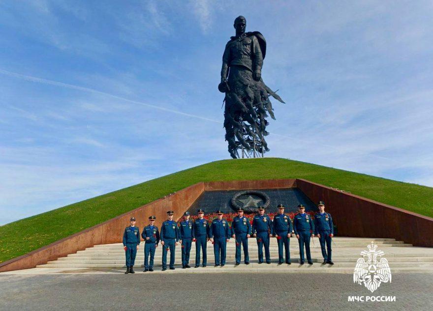 В Тверской области спасатели почтили память героев Великой Отечественной войны В Тверской области спасатели почтили память героев Великой Отечественной войны