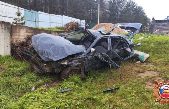 В Тверской области 30-летний водитель врезался в забор и погиб В Тверской области 30-летний водитель врезался в забор и погиб