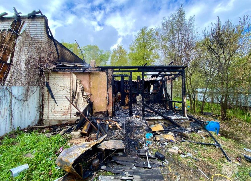 Тело погибшего нашли в сгоревшем в Тверской области жилом доме пожар