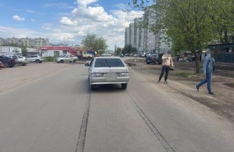 8-летняя девочка попала код колёса машины в Твери девочка