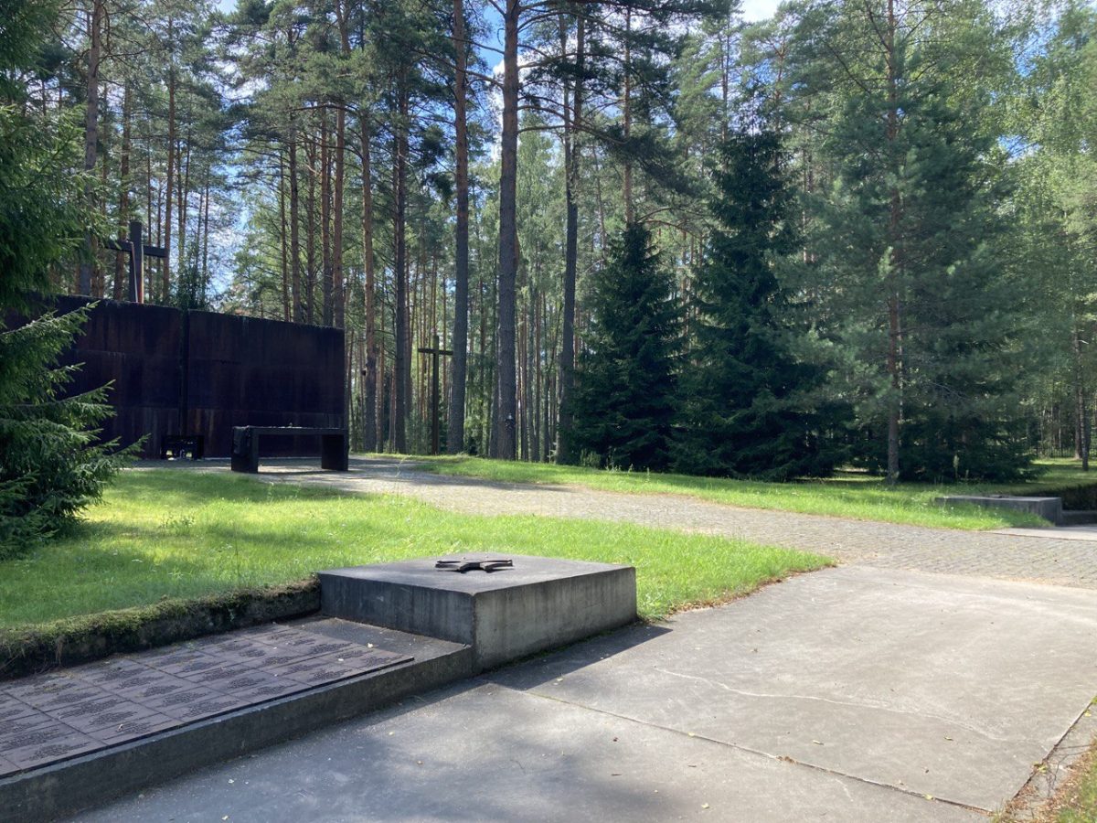 На мемориале в Медном демонтированы барельефы польских наград