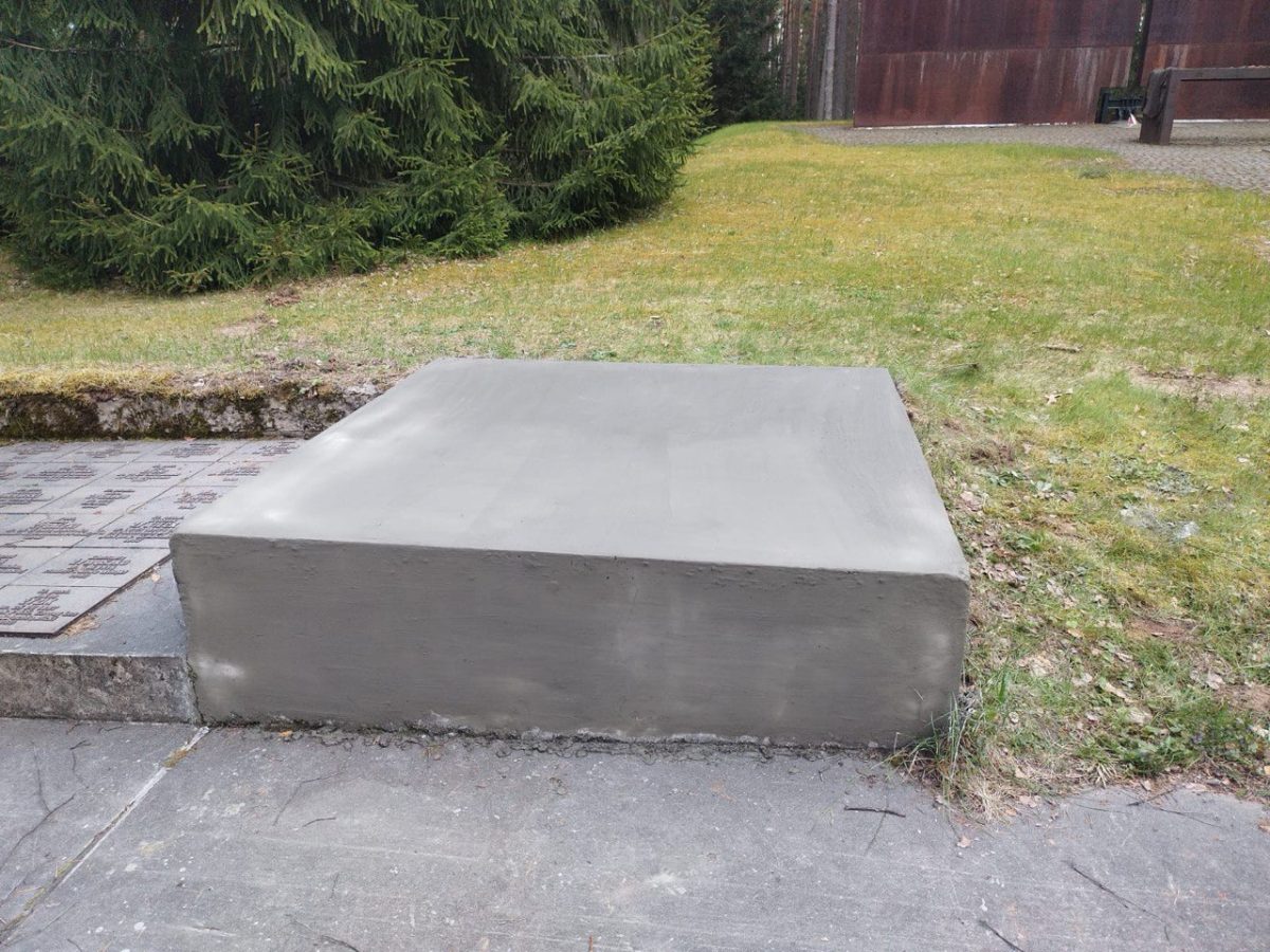 На мемориале в Медном демонтированы барельефы польских наград