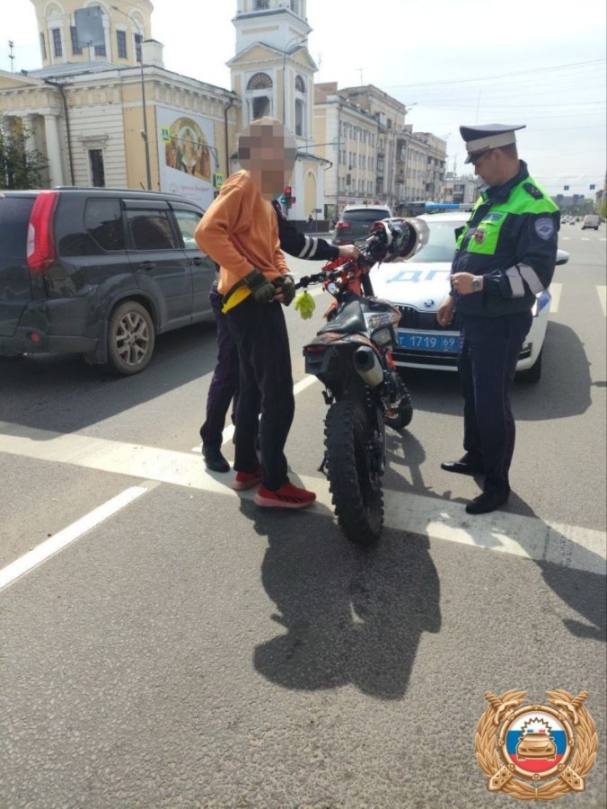 16-летний подросток ехал на питбайке по центральным улицам Твери
